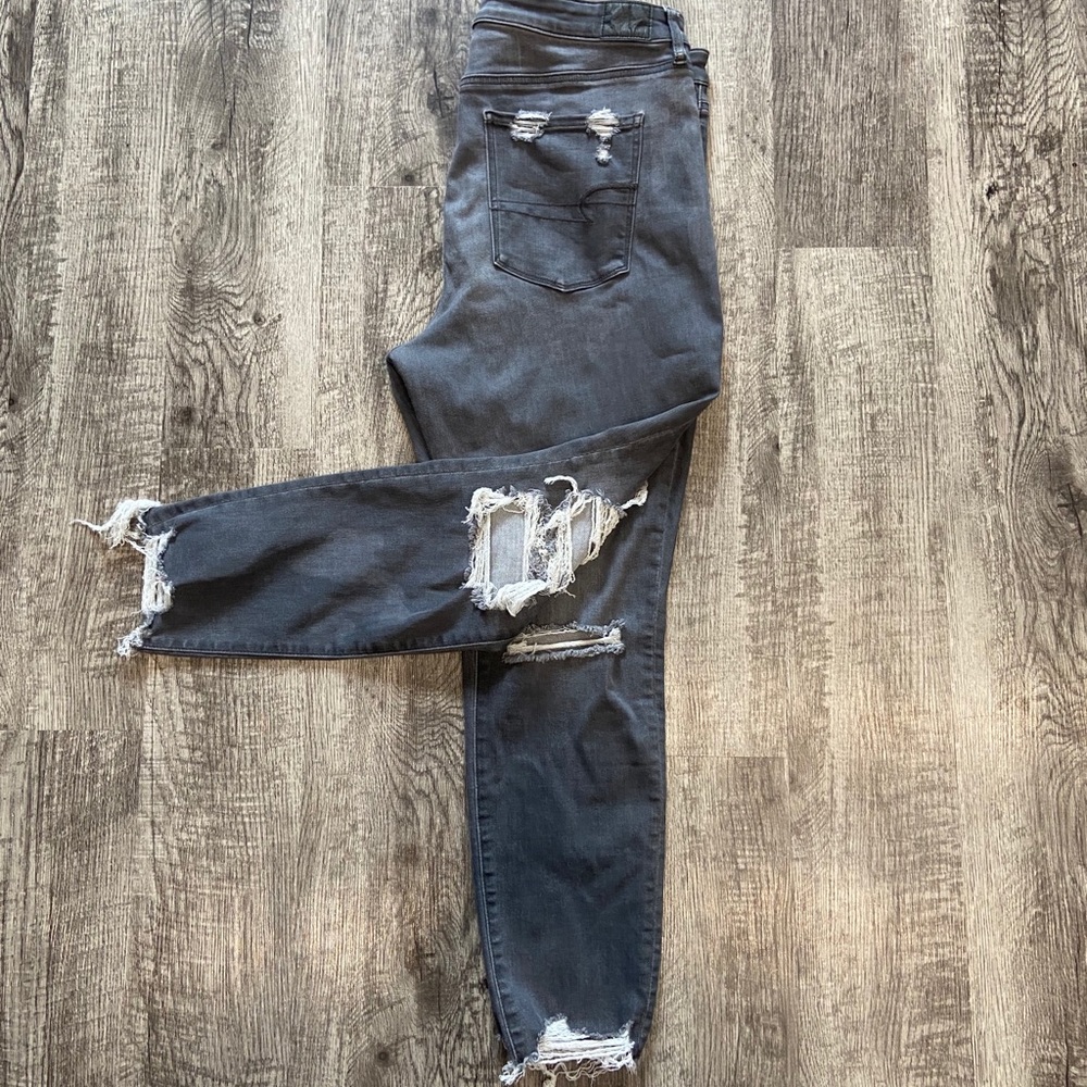 American Eagle distressed jeggings!